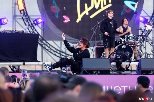 В Волгограде два дня подряд выступали известные артисты 👏🤩

🎤🎶 В первый музыкальный день молодёжного..