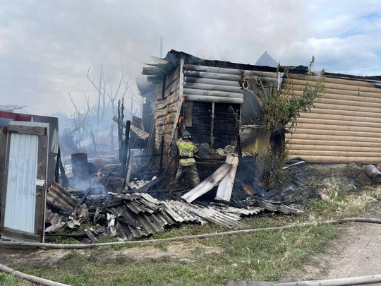 На пожаре в частном секторе Омска погиб человек

Тело одного пострадавшего было обнаружено во время тушения..