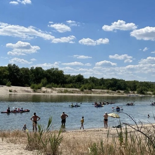 🌊 Одно из лучших Донских мест - Сонькина коса. 

Кристально чистая вода, белоснежные пески, мало людей. А..