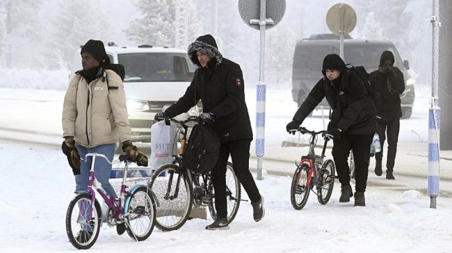 Финляндия пустила с молотка брошенные на границе с Россией велосипеды 

На аукционе продали 190 велосипедов и..