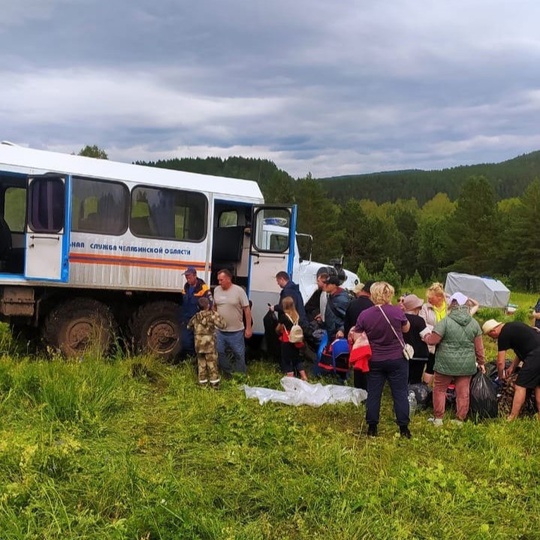 Пермские туристы оказались отрезаны от дорог из-за затопления в Челябинской области. Резкий подъем воды..