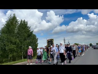 Крестный ход сегодня проходил по трассе Арзамас-Дивеево. 
1 августа будет большой православный праздник, в..