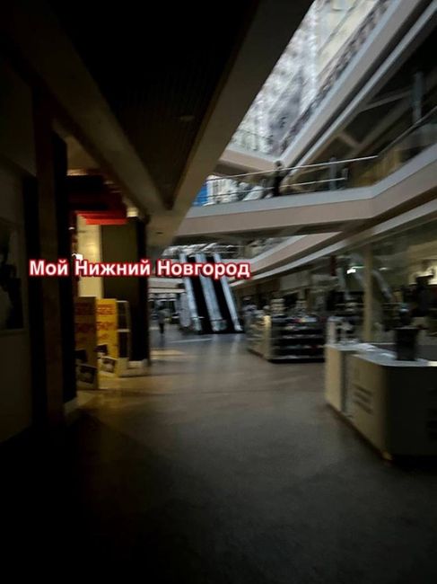 🗣️ от подписчиков : «Эвакуация в «Фантастике», в ТЦ выключился свет. Всех посетителей и работников вывели..