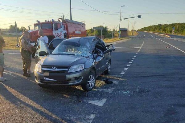 Женщина пострадала в столкновении легковушки и грузовика на трассе М5 в Самарской области 

Авария произошла..