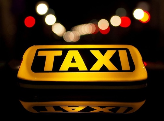 Аналитики программы лояльности "СберСпасибо" посчитали, что россияне ездят на такси в среднем около 4 раз в..