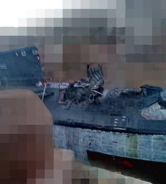 Подбитая иностранными ракетами в сентябре прошлого года подводная лодка «Ростов-на-Дону» прошла доковый..
