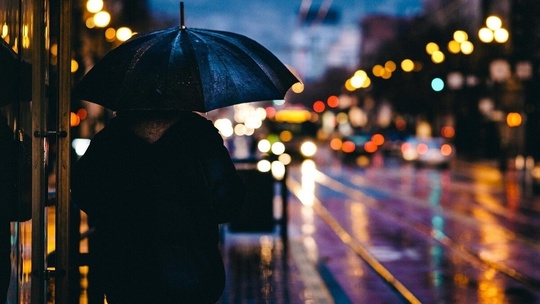 Дождь с грозой придут сегодня ночью в Москву и продержаться до 9:00 четверга, — экстренное предупреждение..