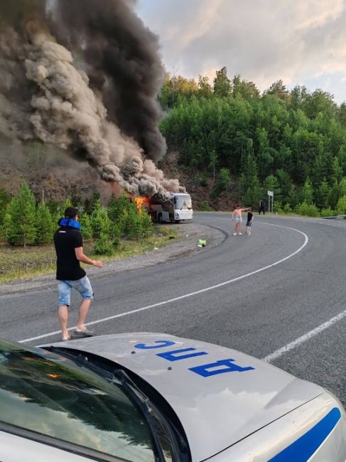 В Башкирии взорвался и загорелся пассажирский автобус
 
ЧП произошло на трассе в Бурзянском районе, недалеко..