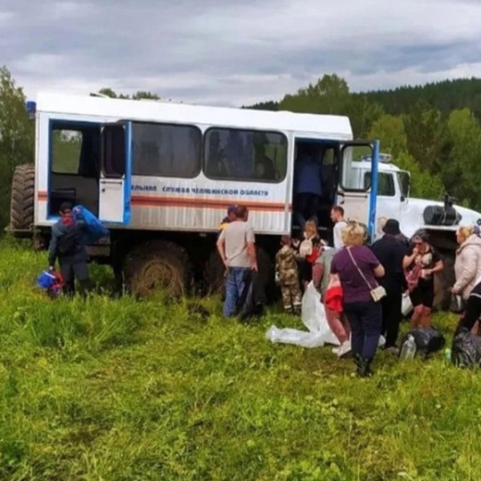 20 туристов из Пермского края застряли на реке Юрюзань (Челябинская область), когда сплавлялись на лодках и..