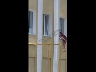 🗣️ На улице Чаадаева женщина в неадекватном состоянии выпала из окна второго..