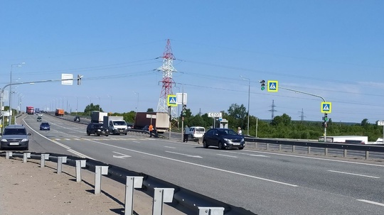 На светофоре остановки 813-й км Федеральной трассы М7 если ехать в сторону Москвы (возле бывшего автоцентра..