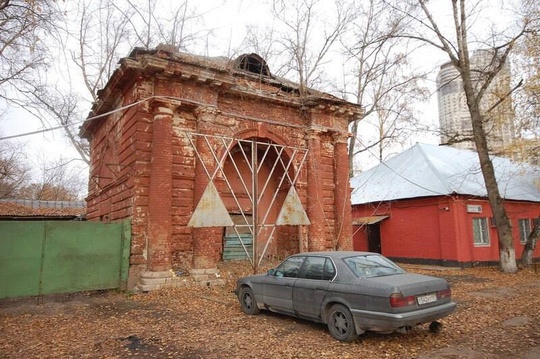 Историческую въездную башню Хорошевского конного завода восстановили на Таманской улице.

Восстановленная..