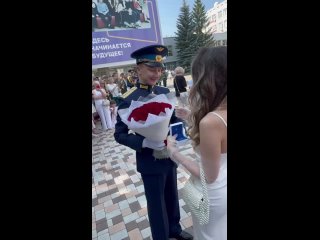 ❤ Самое милое на сегодня: офицер сделал предложение своей девушке
 
На выпускном кадровых офицеров УУНиТ..