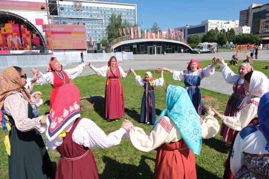 Сегодня — второй день фестиваля живой культуры «Обряды-наряды»

С 15:00 на эспланаде будут народные песни,..