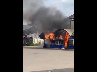 В подмосковной Кубинке взорвался ларек с шаурмой.

Взрыв и пожар произошел на Привокзальной площади...