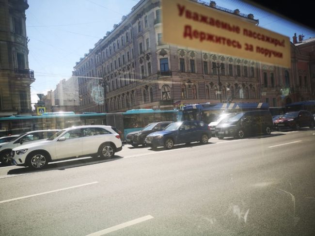 На Невском встали троллейбусы

Петербуржцы сообщают о пробках на главной магистрали города в окрестностях..