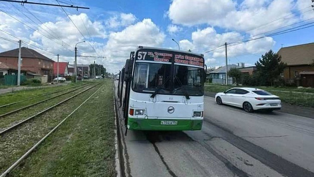 У пассажирского транспорта на полном ходу взорвалась покрышка

В Ленинском районе Новосибирска у автобуса..