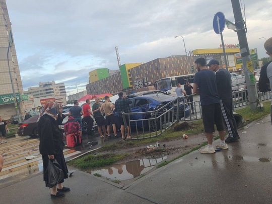 🗣️ Массовое ДТП в Кстово - столкнулись три автомобиля, один из них сбил человека. 

На проспекте Победы..