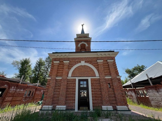 Историческую въездную башню Хорошевского конного завода восстановили на Таманской улице.

Восстановленная..