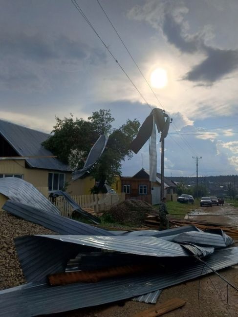От подписчиков

Вчера вечером в поселке Сарс, Октябрьского округа прошел ураган. Шквалистым ветром..