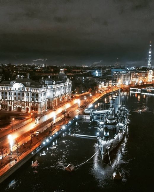 В Санкт-Петербурге запустили знаменитую ночную прогулку по рекам и каналам со скидкой в 50% всего лишь за 750..