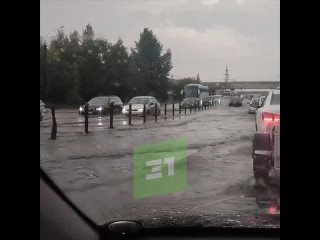 ⛈️  Улицы Челябинска уходят под воду

❗Ливень только начался, а часть улиц уже затоплены.

На Свердловском..