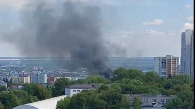 Крупный пожар произошел в Советском районе Самары 

Очевидцам удалось снять видео ЧП

Очевидцы сообщают о..