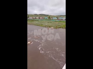 ☔ Жители республики сталкиваются с последствиями обильных дождей

Первый ролик снят в деревне..