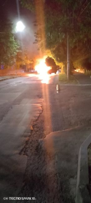 Минувшим вечером на улице Верещагина сгорела иномарка 👀 Обстоятельства..