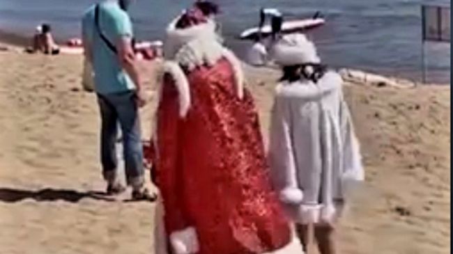 Под Самарой на знойном пляже заметили Деда Мороза и Снегурочку 

Произошёл сбой в календаре
 
Отдыхающие в..