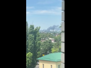 В Ростове горит склад с пластиком на Таганрогской, 144. Площадь пожара 500 метров..