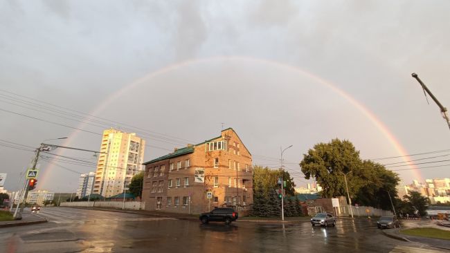 😍В небе над Уфой после дождя появилась радуга 
 
🌈Красивые снимки от наших подписчиков! 
 
А какая у вас..