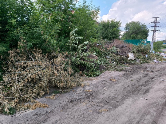 Ко дню города подготовились , а жители Ленинского округа утопают в горах мусора !!! Звонки в администрацию и..