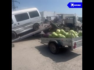 А на Хилке ставки все выше. Сегодня здесь у нелегальных торговцев изъяли фуру и три микроавтобуса с фруктами..