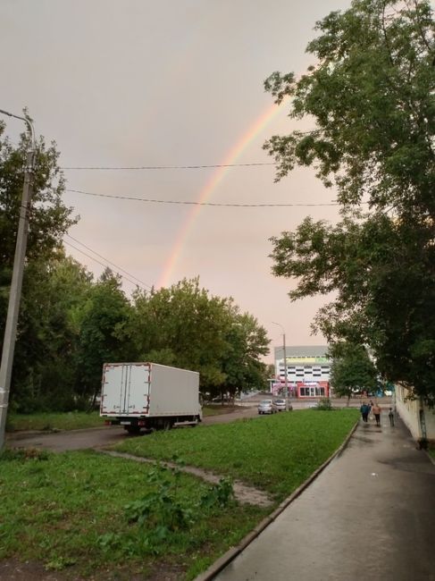 😍В небе над Уфой после дождя появилась радуга 
 
🌈Красивые снимки от наших подписчиков! 
 
А какая у вас..