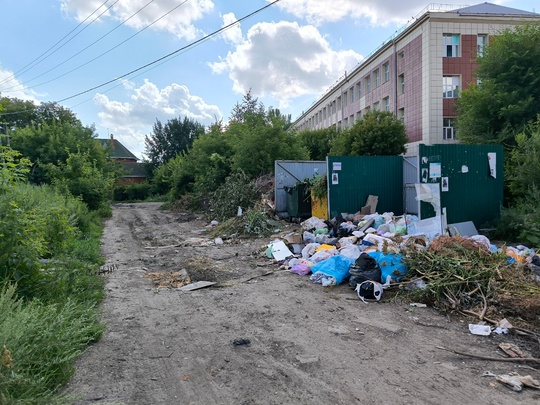 Ко дню города подготовились , а жители Ленинского округа утопают в горах мусора !!! Звонки в администрацию и..