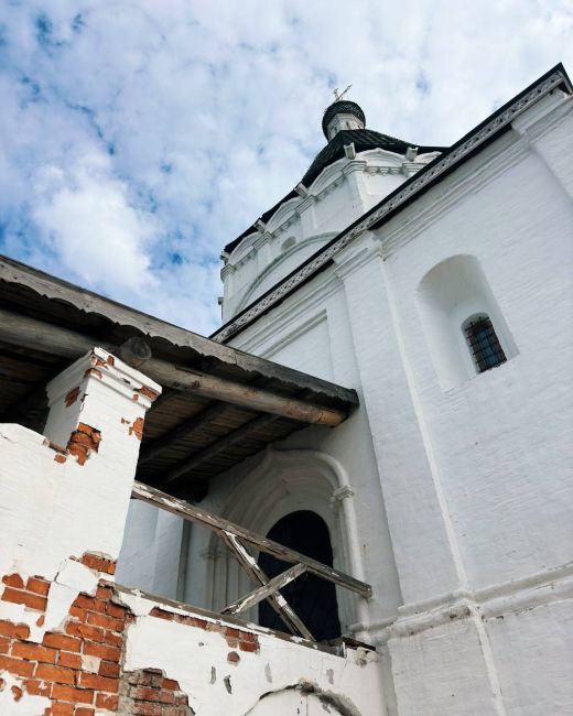 ⛪️ Никольская церковь в Балахне — старейший храм Нижегородской области, построенный в 1552 году по приказу..