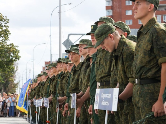 Нижегородские школьники отправились в Пензу на военно-патриотические сборы «Гвардеец» 
 
За 3 недели..