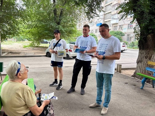 Активисты ЛДПР совместно с депутатом Волгоградской городской Думы от ЛДПР Владиславом Никоненко провели..