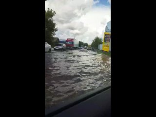 На Самару обрушился сильнейший ливень 

А кое-где ни капли... 

Сильнейший ливень затопил улицу Олимпийскую...