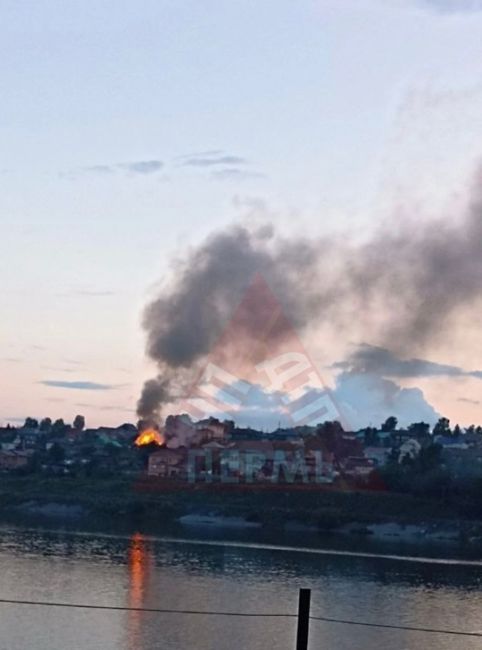 От подписчиков 

Крупный пожар в микрорайоне Заболотная в Лысьве. Вчера, 4 августа, около 9 вечера. Соблюдайте..