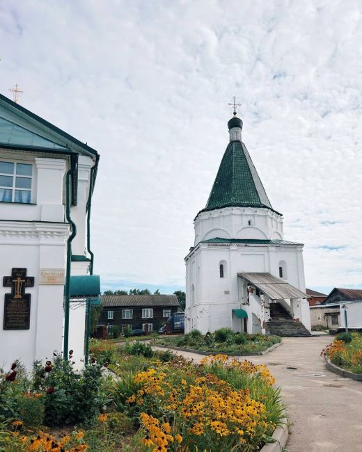 ⛪️ Никольская церковь в Балахне — старейший храм Нижегородской области, построенный в 1552 году по приказу..