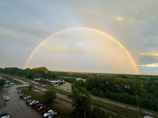 😍В небе над Уфой после дождя появилась радуга 
 
🌈Красивые снимки от наших подписчиков! 
 
А какая у вас..