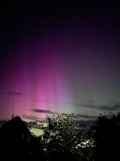 Северное сияние в Омской области, прямо сейчас🤩

Новости без цензуры (18+) в нашем телеграм-канале..