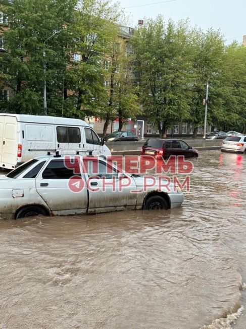 Обстановка на дорогах Перми после мощного ливня 😱 Улица..