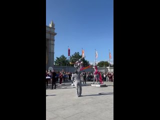 На ВДНХ на этих выходных интересно, там отмечается 85-летие главной выставки страны.

Сегодня там можно было..