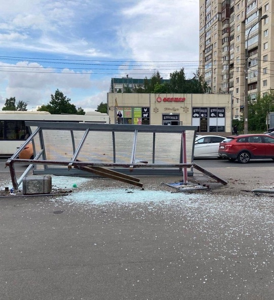 В Колпино водитель влетел в остановку общественного транспорта на Тверской 

44-летний нарушитель..