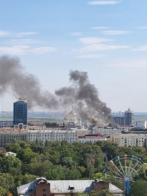 Дым столбом по всему центру..