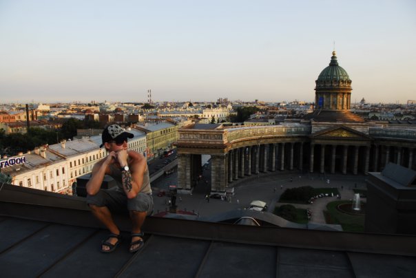 Блогерша рассказала, что не рекомендуется делать приехавшим в Петербург. Дополняйте список в..