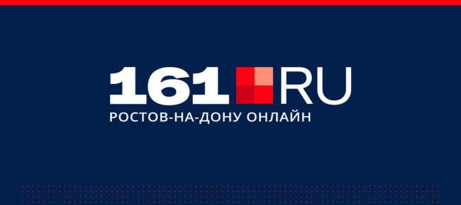 В парке Горького территорию вокруг сцены уличного театра оградили зелёным решётчатым забором.

Как..